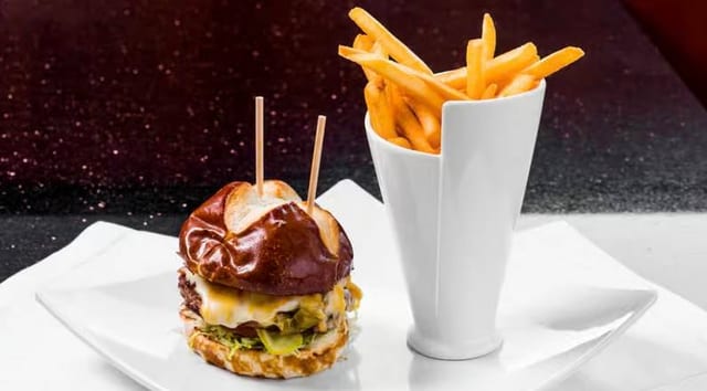 M1 Burger.
